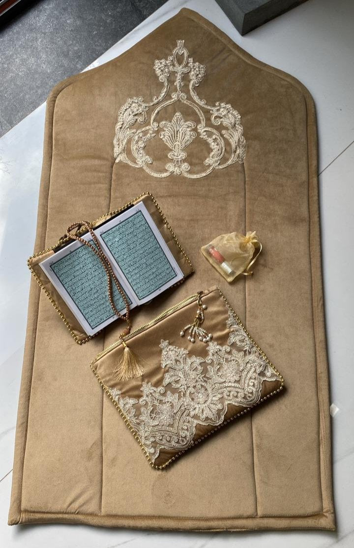 Quilted Musallah Gift Set (Gold)